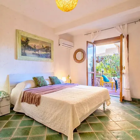 Lägenhet 5 Beds With Fenced Garden In Marinella Just 300 Mt From The Sea