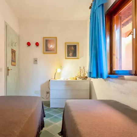 Lägenhet 5 Beds With Fenced Garden In Marinella Just 300 Mt From The Sea
