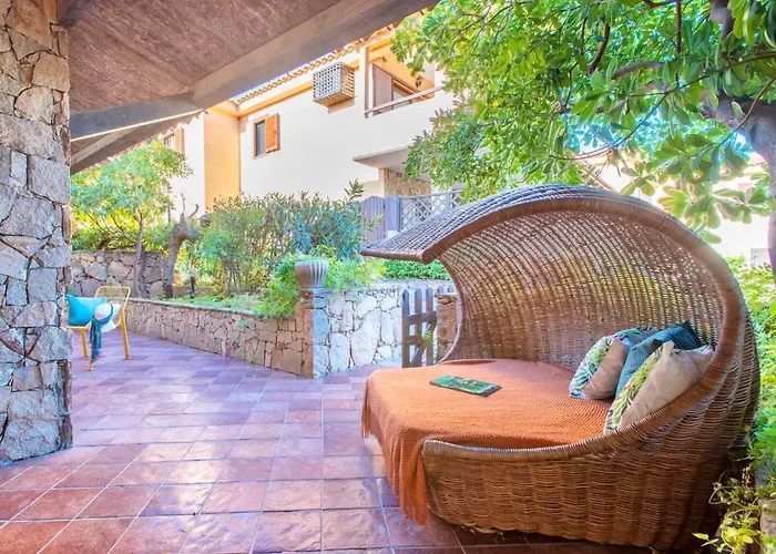 Apartment 5 Beds With Fenced Garden In Marinella Just 300 Mt From The Sea