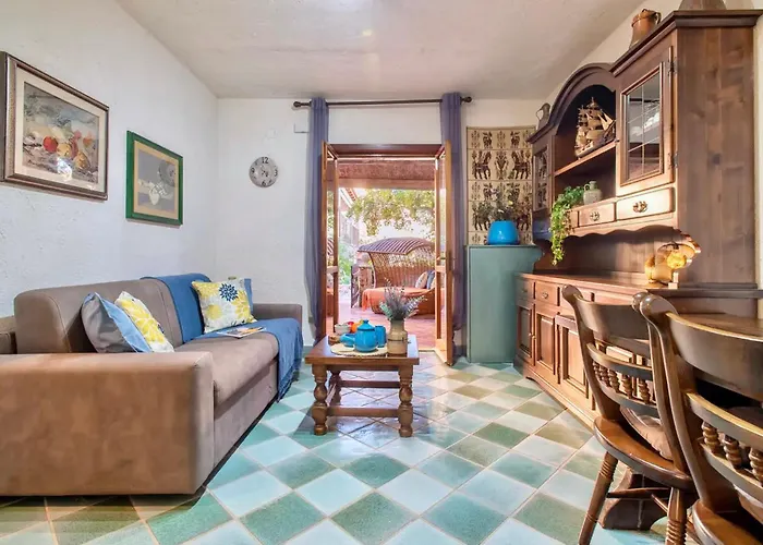 Apartment 5 Beds With Fenced Garden In Marinella Just 300 Mt From The Sea