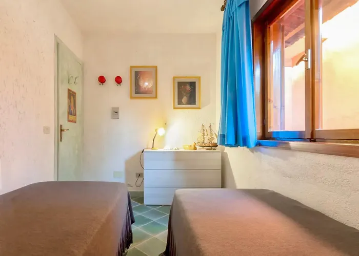Lägenhet 5 Beds With Fenced Garden In Marinella Just 300 Mt From The Sea