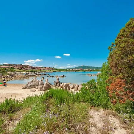 5 Beds With Fenced Garden In Marinella Just 300 Mt From The Sea Apartament Golfo Aranci